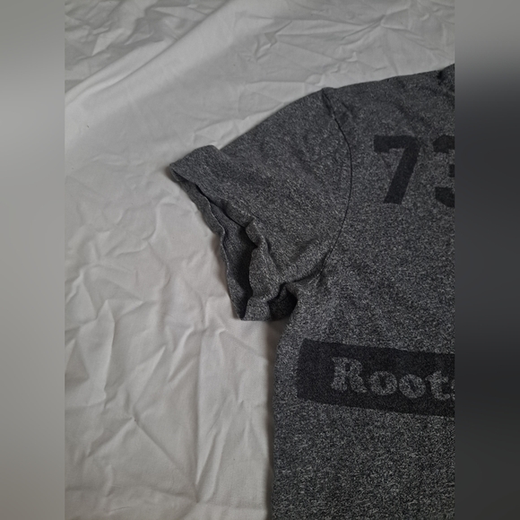 Roots Tee Shirt, size medium - Picture 7 of 8